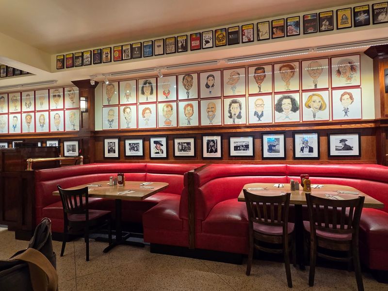 Retro Walls Full of Stories Retro Walls Full of Stories