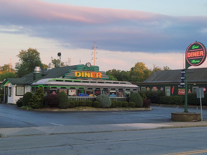 Rhonda's Emerald Diner, Hubbard, OH