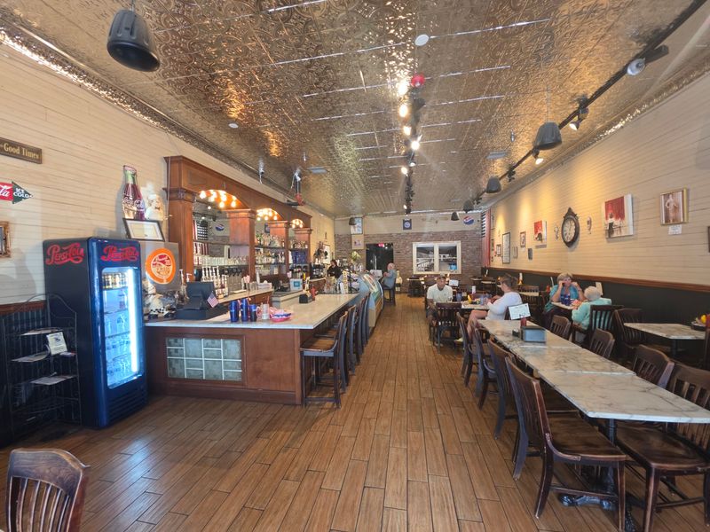 Roaring Twenties on the Walls