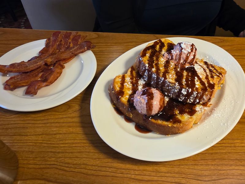 Round's Restaurant, Traverse City, MI Round's Restaurant, Traverse City, MI