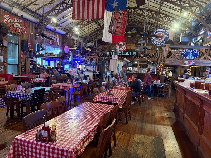 Rustic Barn Charm and Old Farm Style