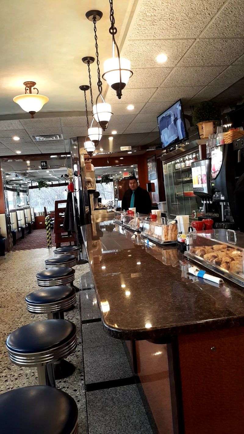 Servers Who Know the Regulars Servers Who Know the Regulars