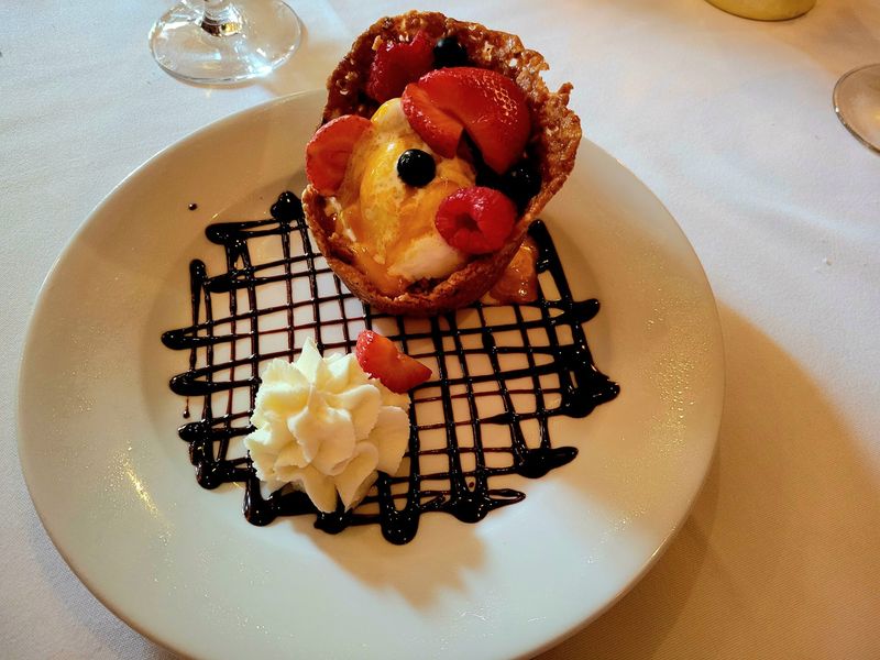 Service, Desserts and the House Tour Service, Desserts and the House Tour