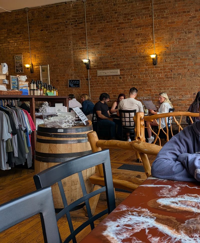 Shared Tables and a Homey Atmosphere