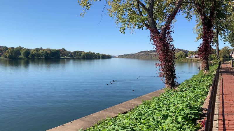 Slow Miles Along the Ohio River Slow Miles Along the Ohio River