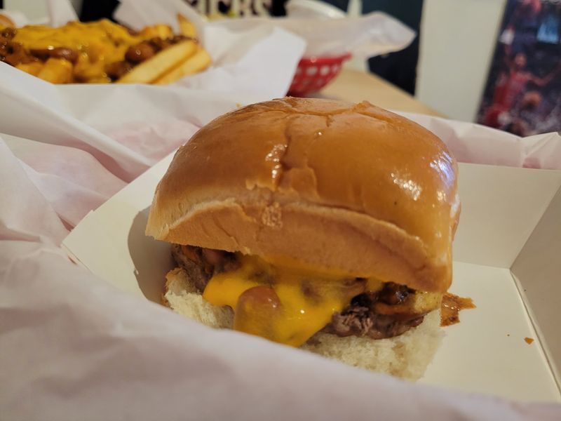 Small Burgers, Big Following