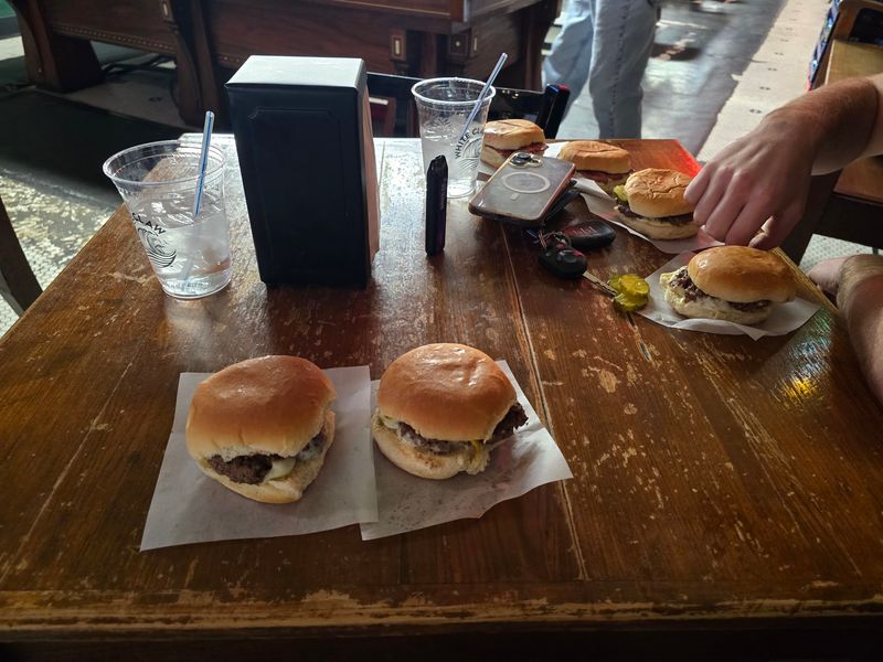Small Burgers, Big Following