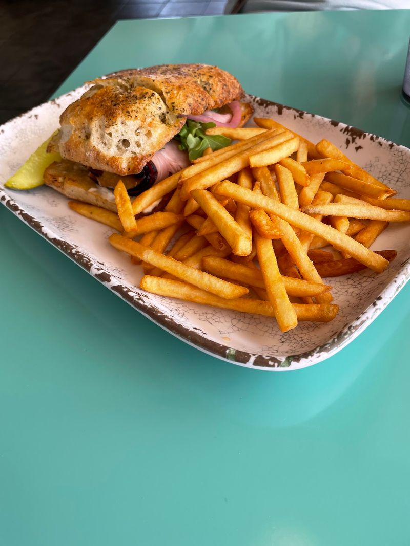 Smash Burgers and Sandwiches That Steal the Show Smash Burgers and Sandwiches That Steal the Show