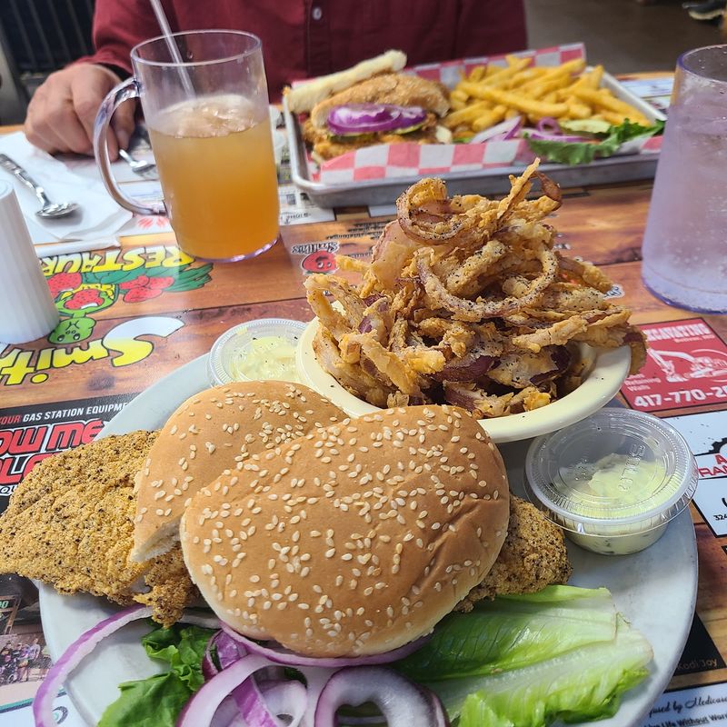 Smith's Restaurant, Bolivar, MO