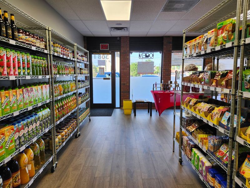 Spotless Aisles and a Bilingual Welcome