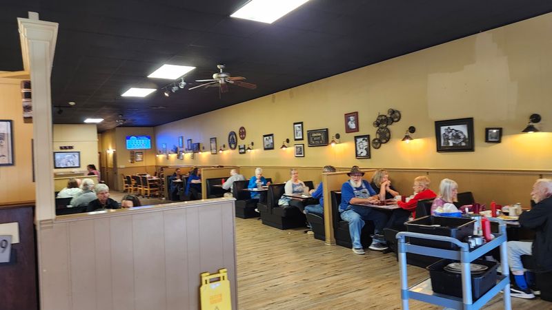 Square 109 Restaurant & Bar, Clinton, MO