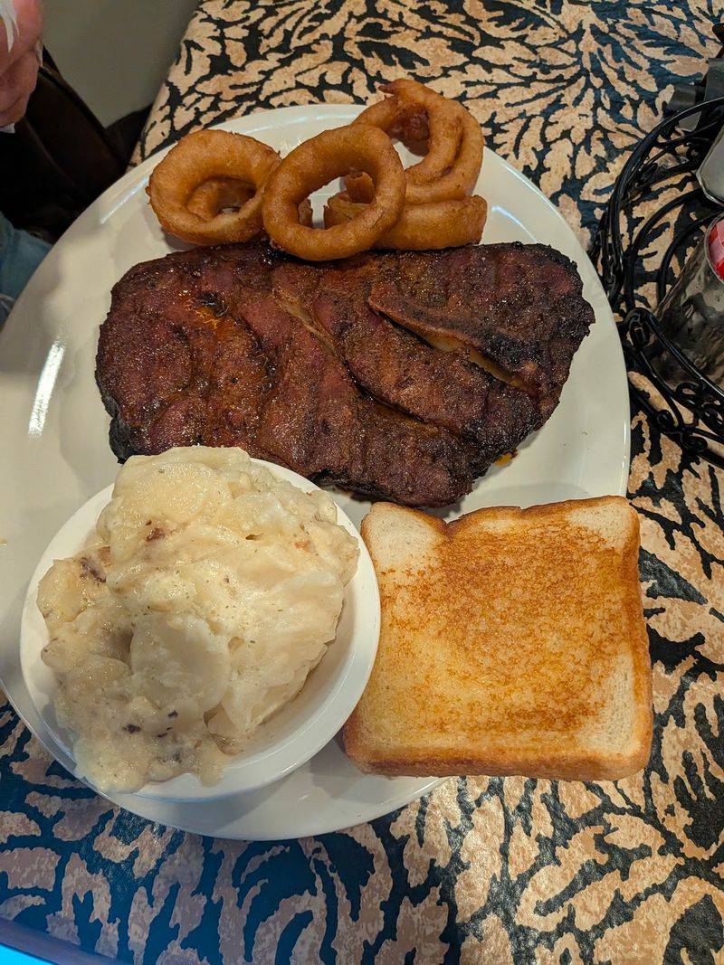 Strawberry's BBQ, Holcomb, MO Strawberry's BBQ, Holcomb, MO