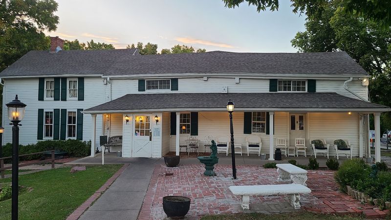 Stroud's Oak Ridge Manor, Kansas City, MO