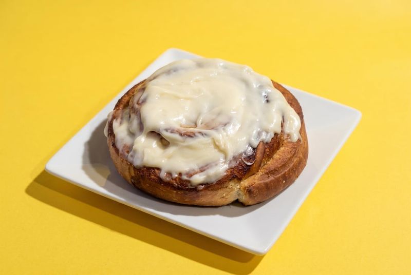 Sweet Plates and a Famous Roll
