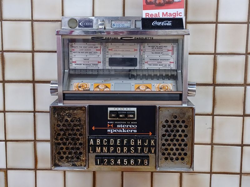 Tabletop Jukeboxes With a Twist