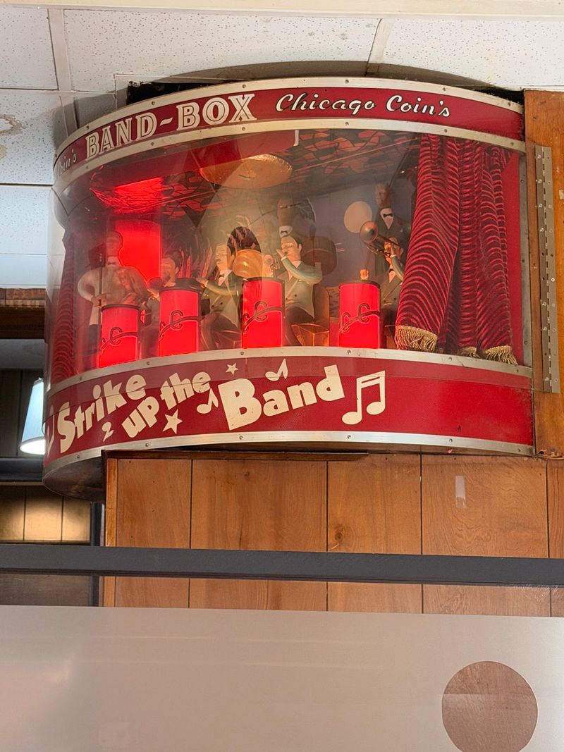 Tabletop Jukeboxes and a Mechanical Band Tabletop Jukeboxes and a Mechanical Band