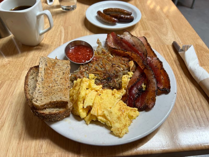 Team Service, Big Portions, and Who It Suits