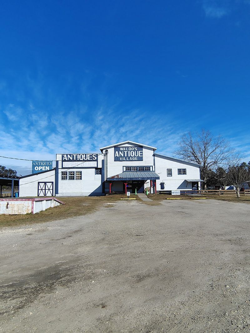 The Antique Co-op Steals the Spotlight