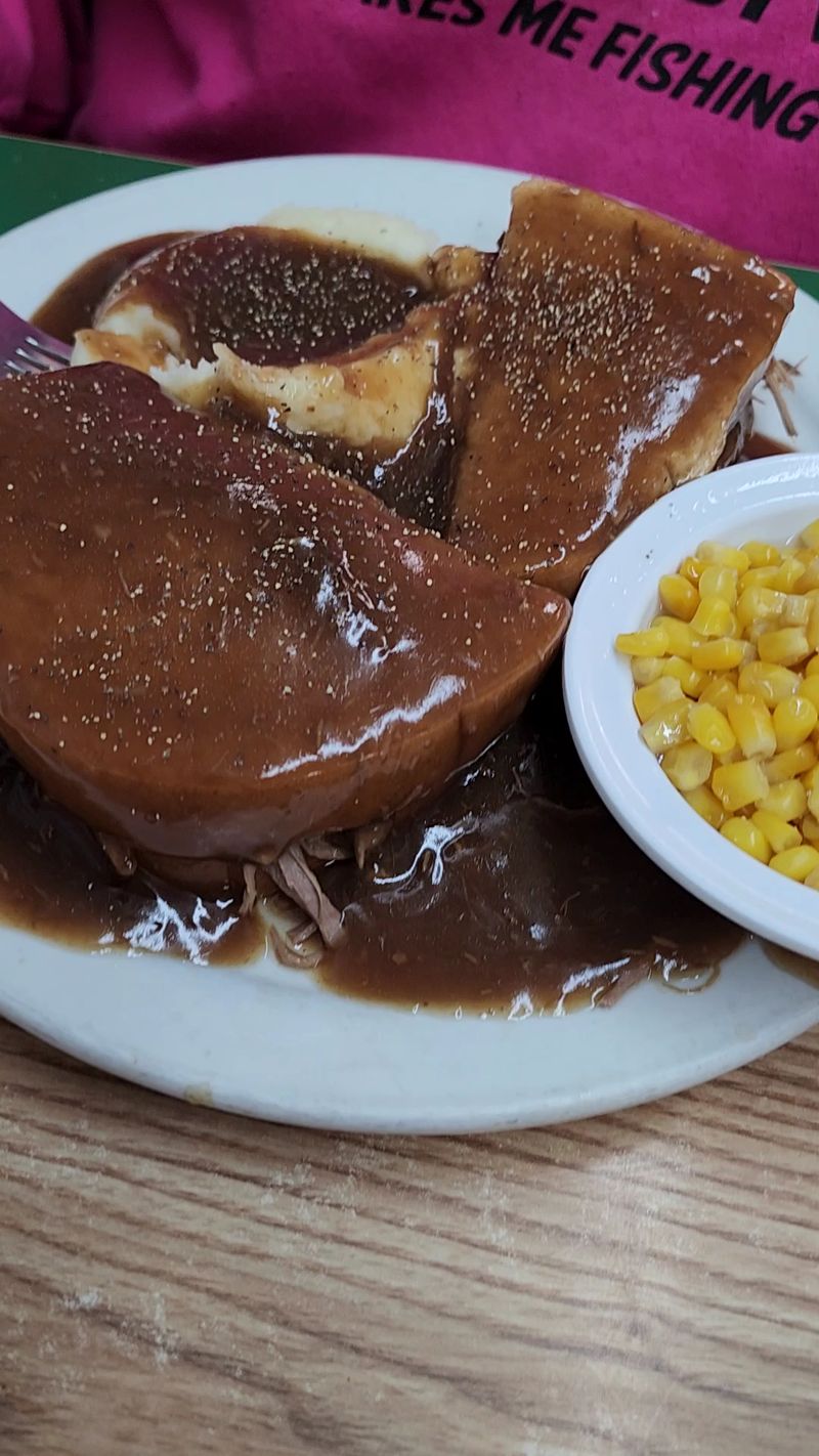 The Apple Basket Cafe, Macon, MO