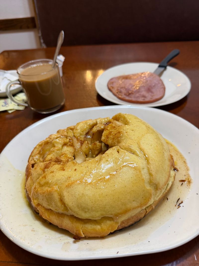 The Apple Pancake and Its Famous Wait