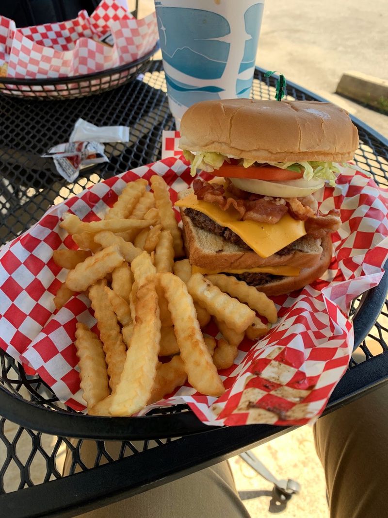 The Burger That Built the Buzz