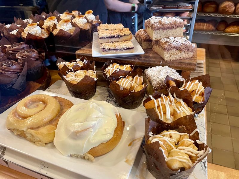 The Cinnamon Bun That Outsizes Your Palm The Cinnamon Bun That Outsizes Your Palm