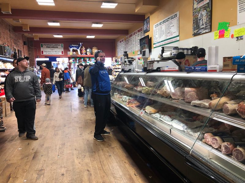 The Deli Counter That Draws the Crowd The Deli Counter That Draws the Crowd