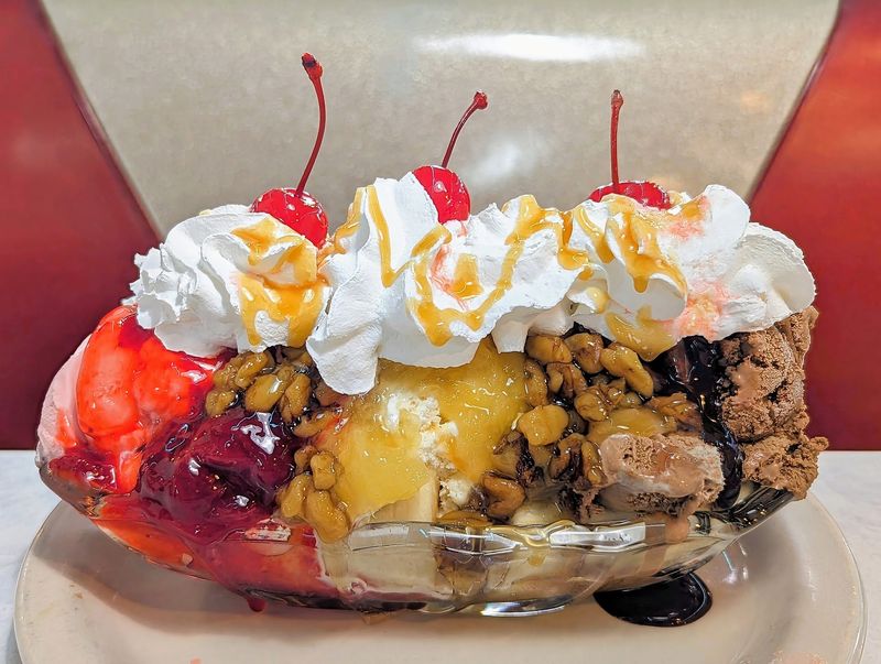 The Gigantic Banana Split Legend The Gigantic Banana Split Legend