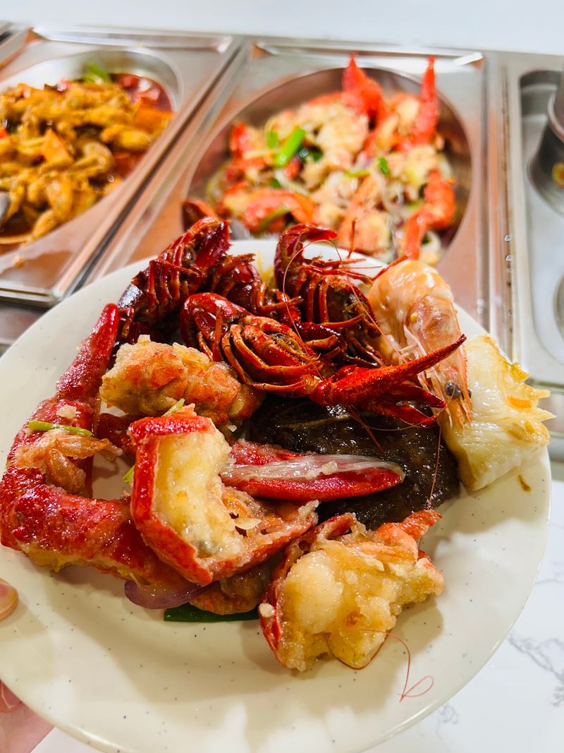 The Ginger-Scallion Lobster Everyone Chases