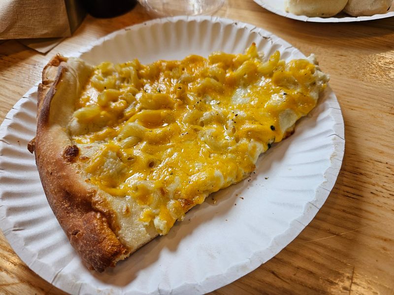 The Mac 'n' Cheese Slice That Started the Debate The Mac 'n' Cheese Slice That Started the Debate