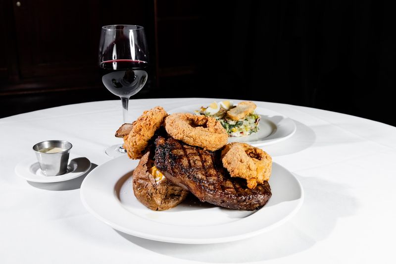 The Prime Rib That Earns the Headline