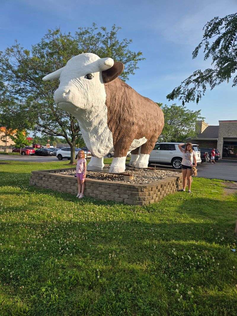 The Steakhouse Behind the Giant Cow The Steakhouse Behind the Giant Cow