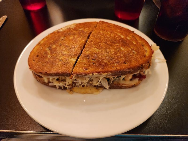 The Tuna Melt That Earned a Headline