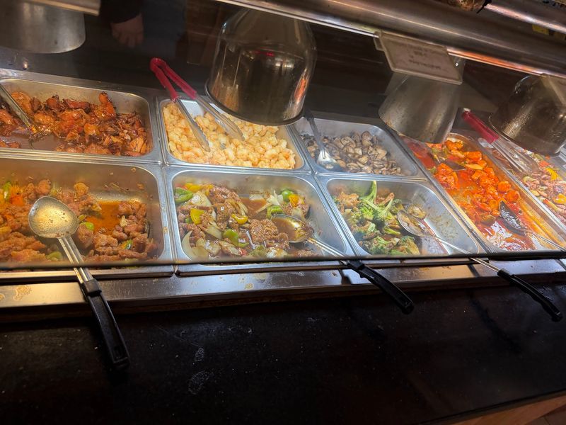 Three Cuisines, One Long Line of Trays Three Cuisines, One Long Line of Trays
