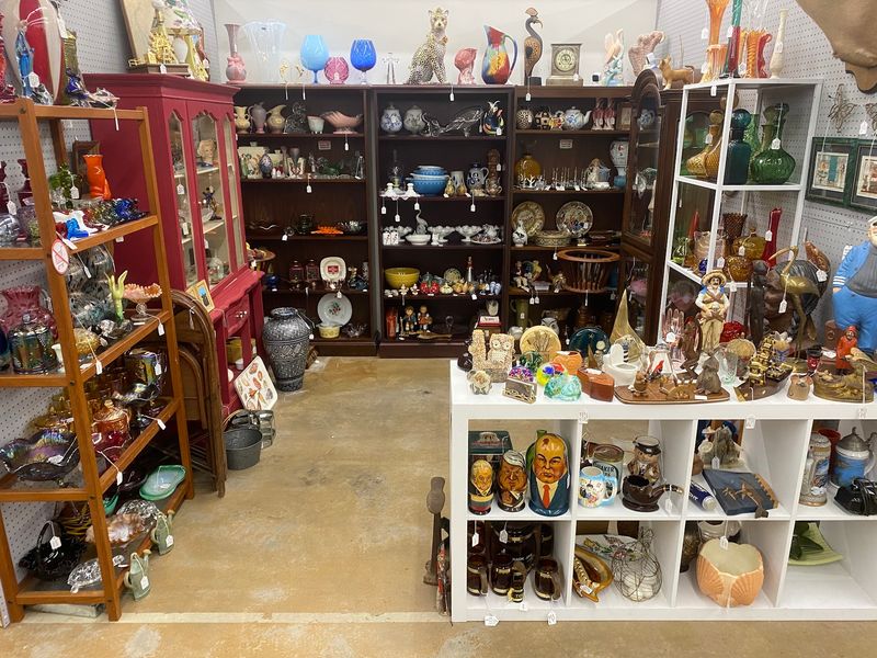 Tidy Booths, No Clutter