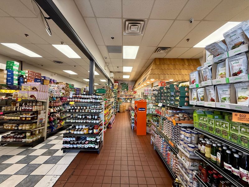 Tight Aisles and a Loyal Crowd