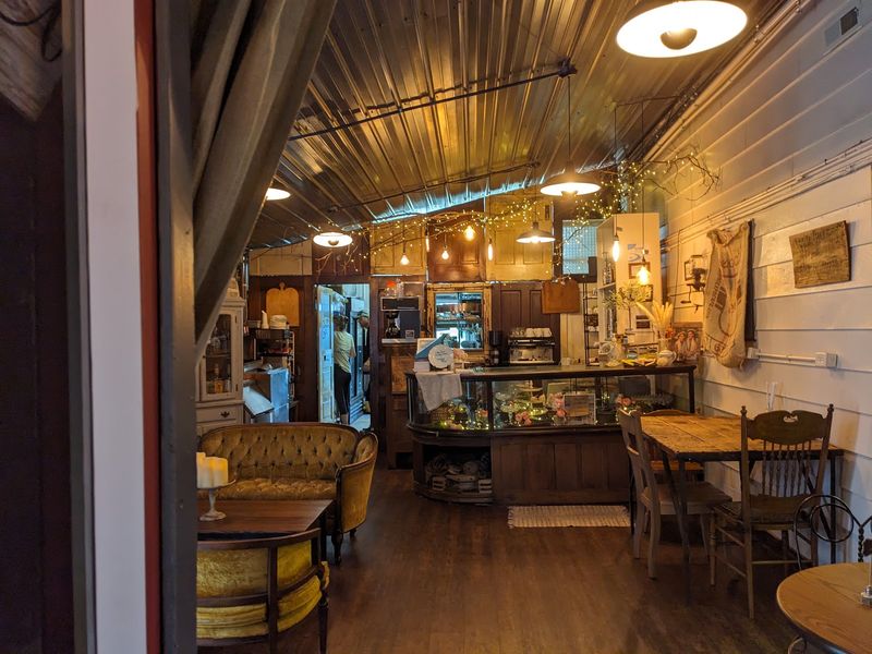Trading House Cafe, Peru, IN