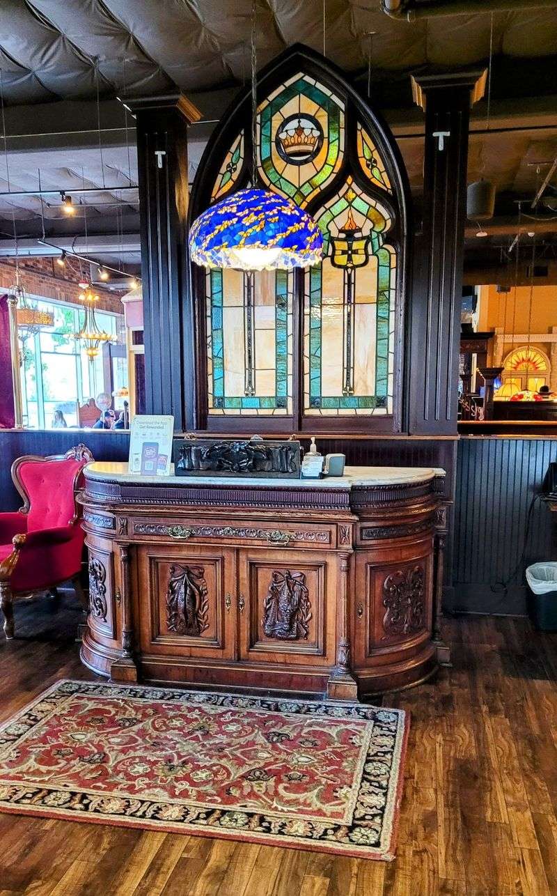 Turn-of-the-Century Style Indoors Turn-of-the-Century Style Indoors