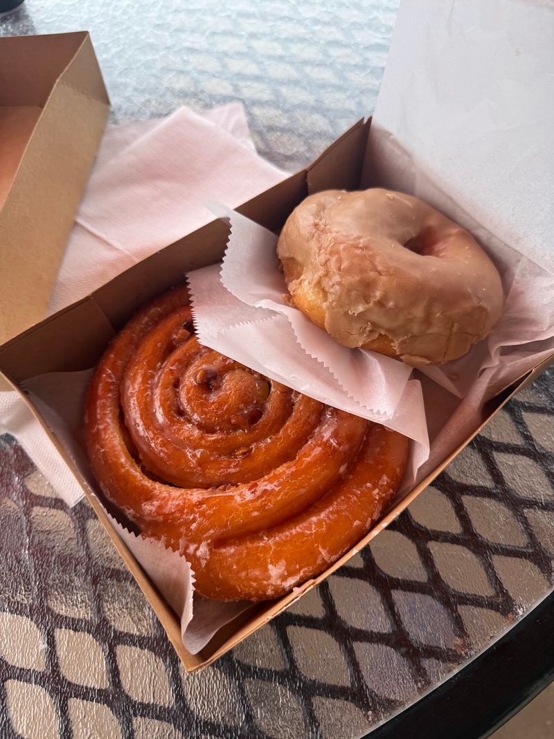 VG Donut & Bakery, Cardiff, CA