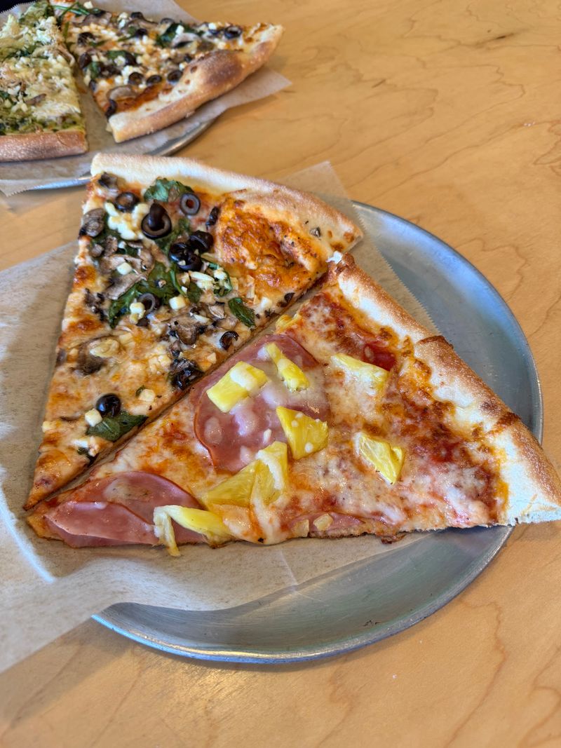 Vics Pizzeria, Olympia, WA