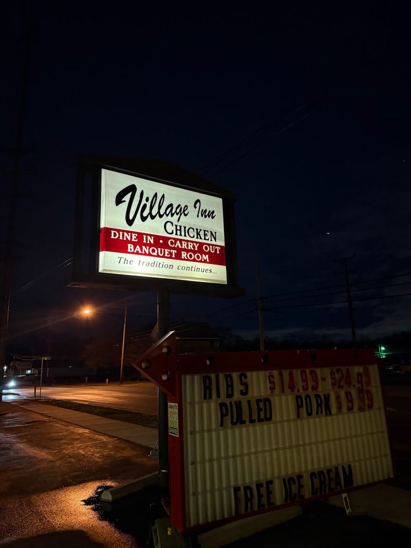 Village Inn Chicken, Norton, OH