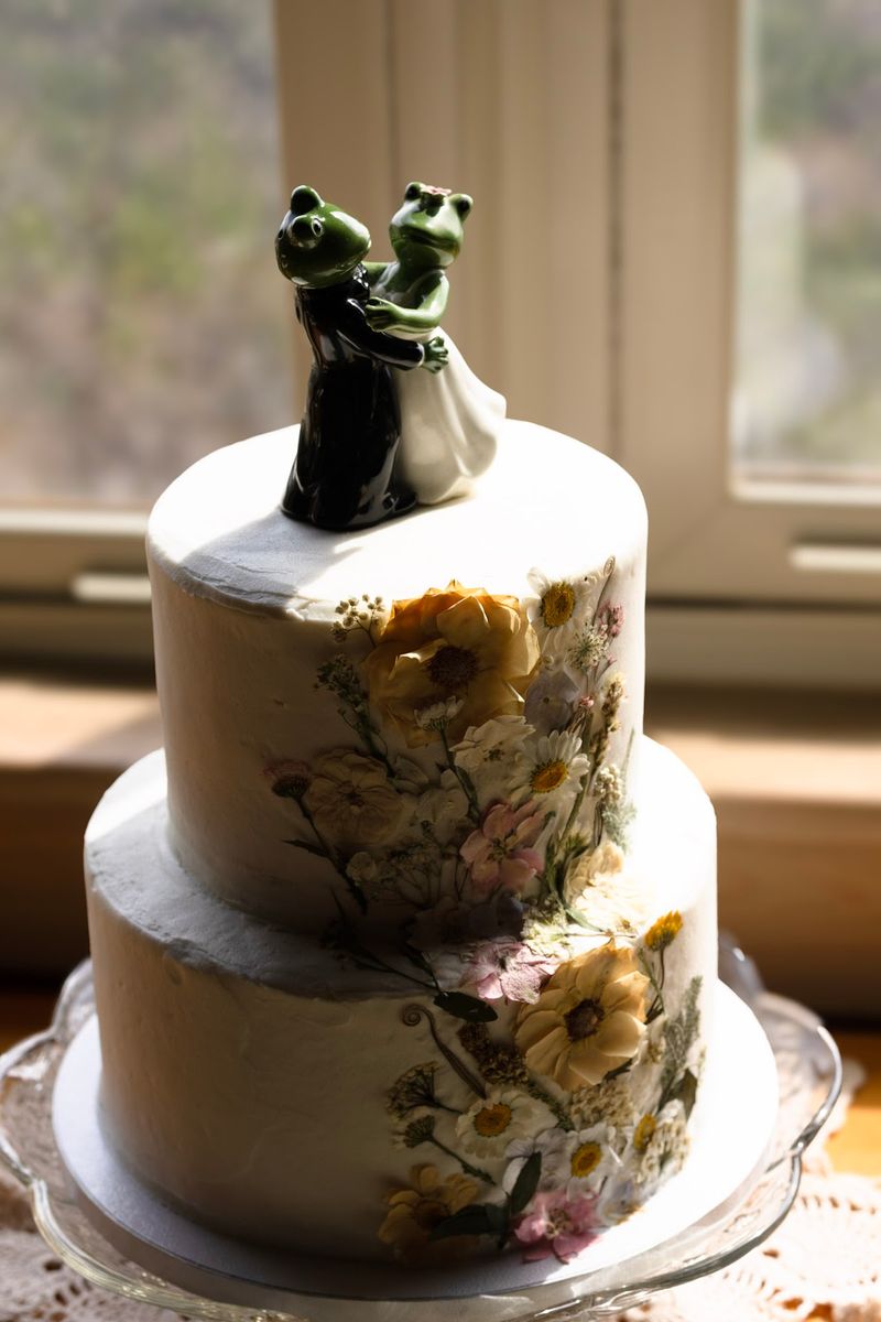 Wedding Cakes That Steal the Reception