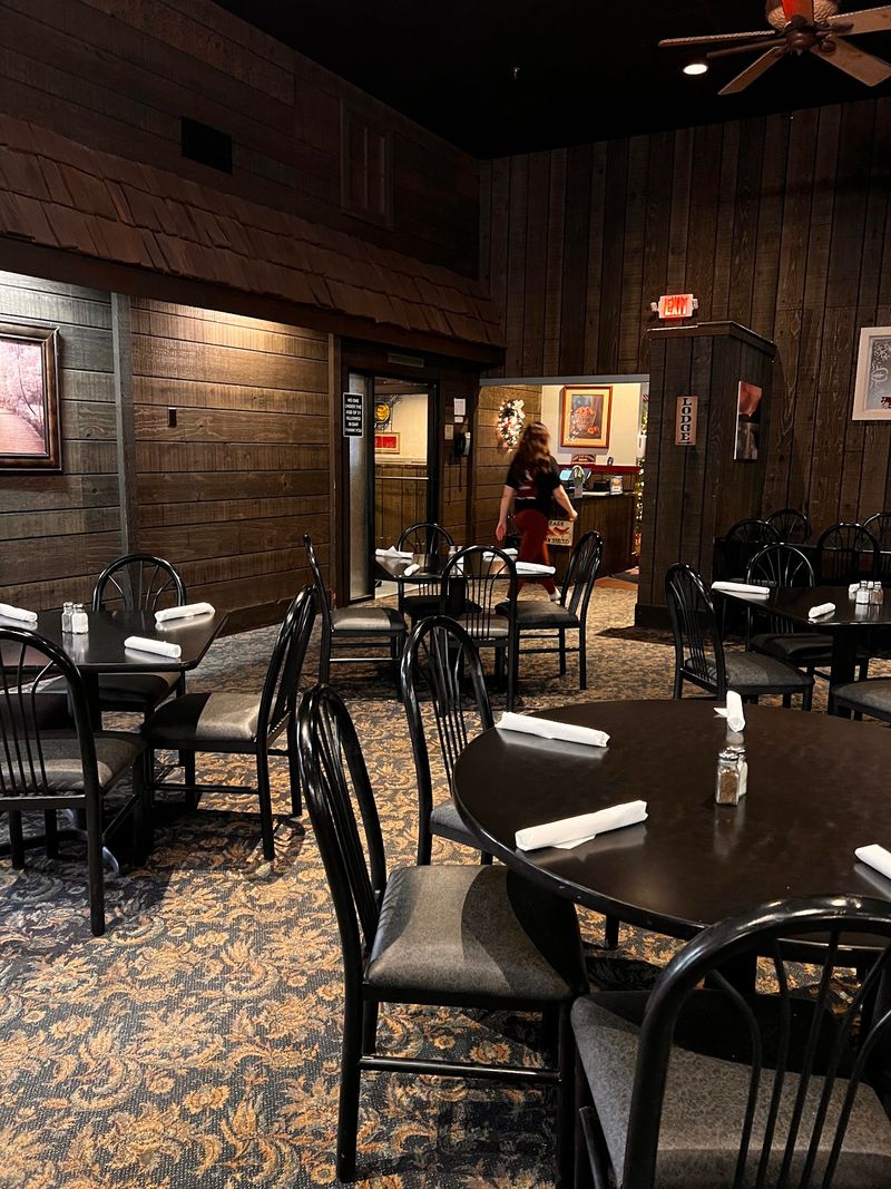 Western Decor and Roomy Digs