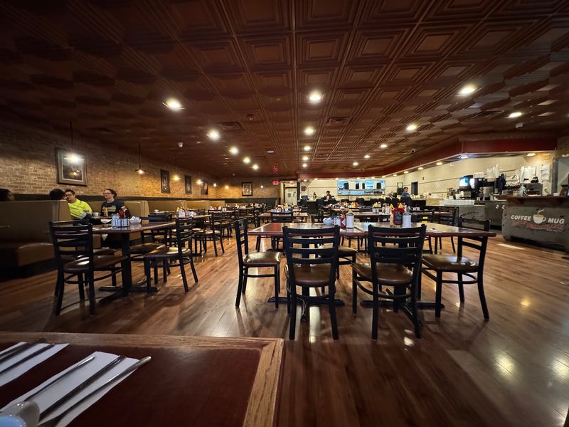 Western Setting, Open Floor, Easy Booths