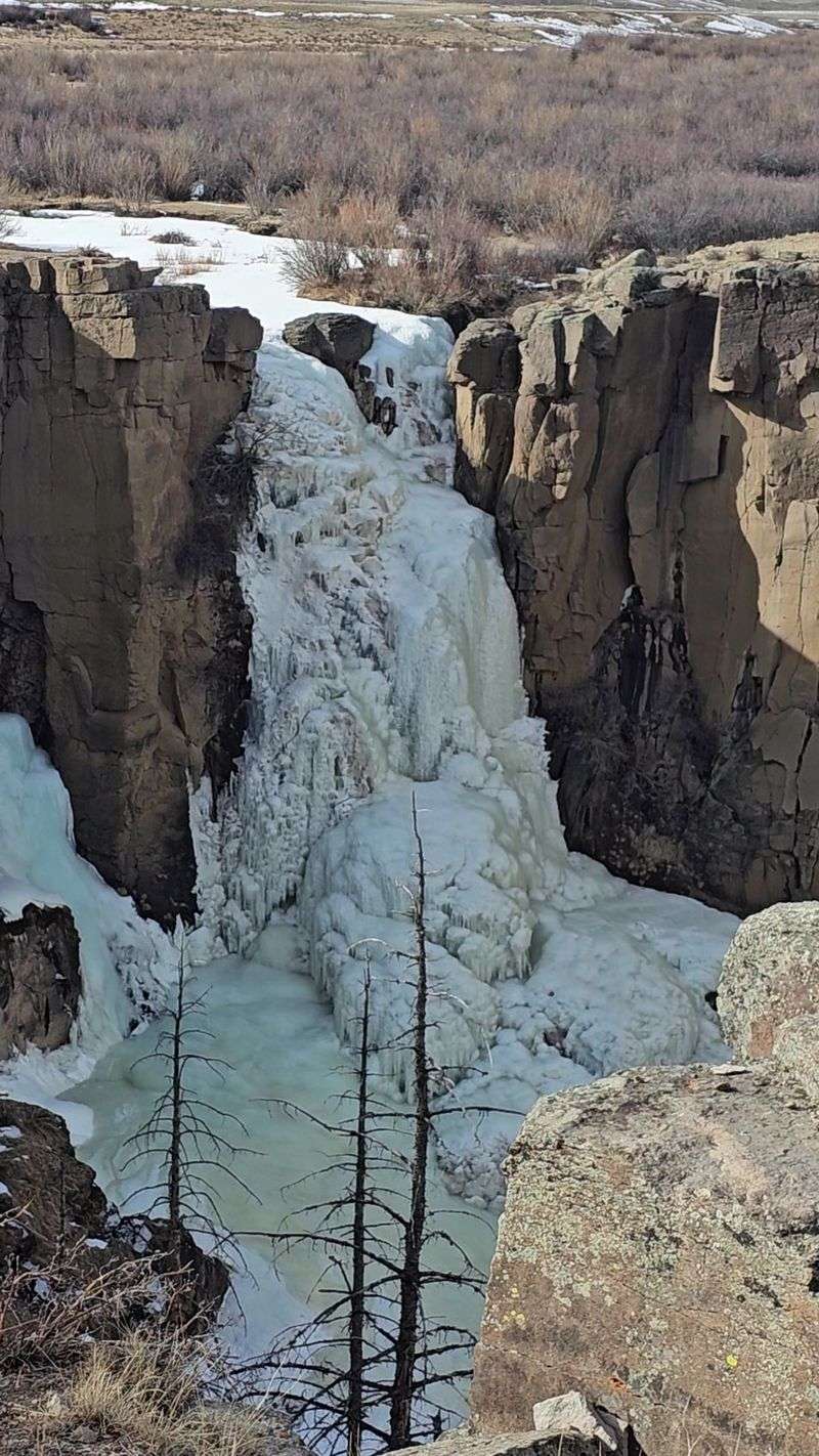 When the Falls Freeze Solid When the Falls Freeze Solid