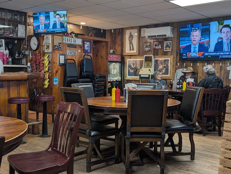 Where the Diner Meets the Tavern
