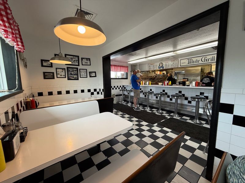 White Grill, Nevada, MO