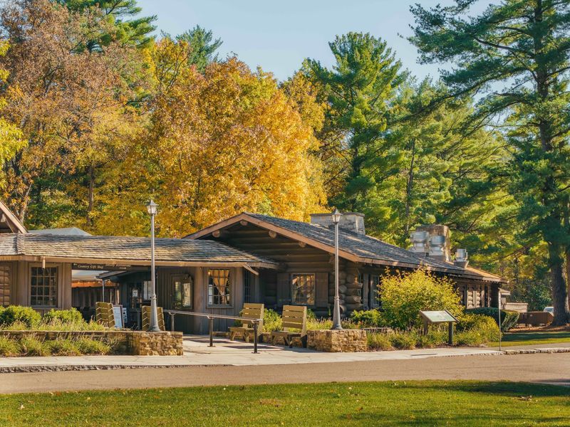 White Pines Lodge, Oregon, IL