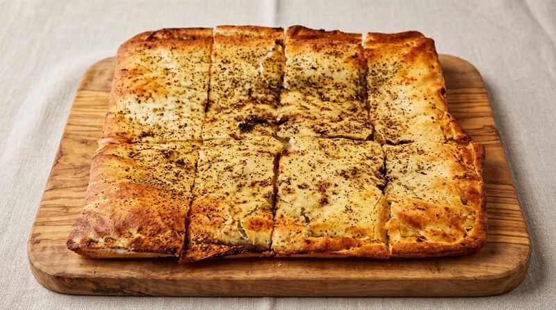 White Pizza and Its Loyal Followers White Pizza and Its Loyal Followers
