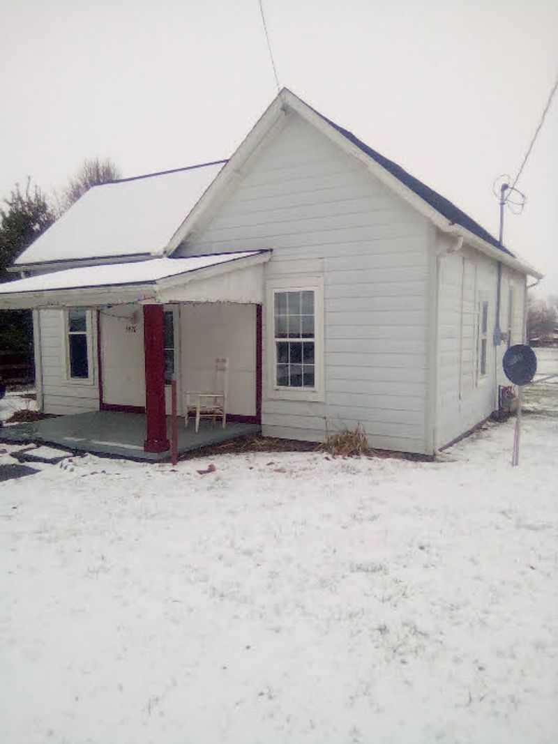 Why Small-Town Housing Draws Budget Movers